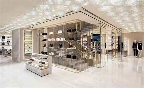 versace paris saint honore|VERSACE OPENS A NEW FLAGSHIP STORE IN .